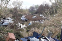 Carcasse di auto in Viale XXV Aprile