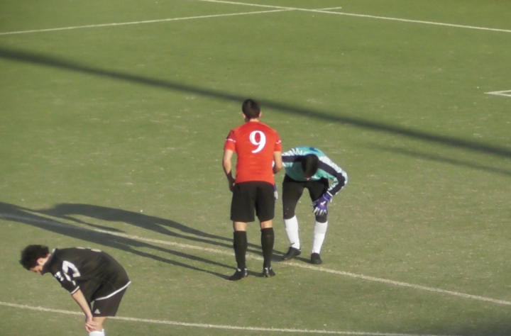 Antonio Naclerio consola il portiere avversario