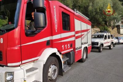Elicottero precipita nei boschi di Carrara, morta la giovane pilota