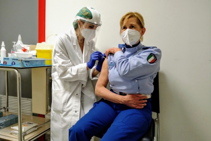 La dottoressa della CRI tra i primi vaccinati: “Facciamolo per non rivivere il dolore dei mesi scorsi”