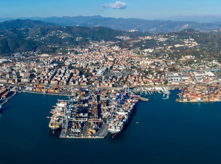 Porto della Spezia: leggera flessione dei container mentre crescono i passeggeri