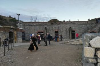 Autobus storici, mezzi militari e bolle di sapone per festeggiare la Befana a Valdilocchi