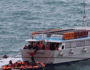 Traghetto naufraga a Monterosso, nessun ferito (foto e video)