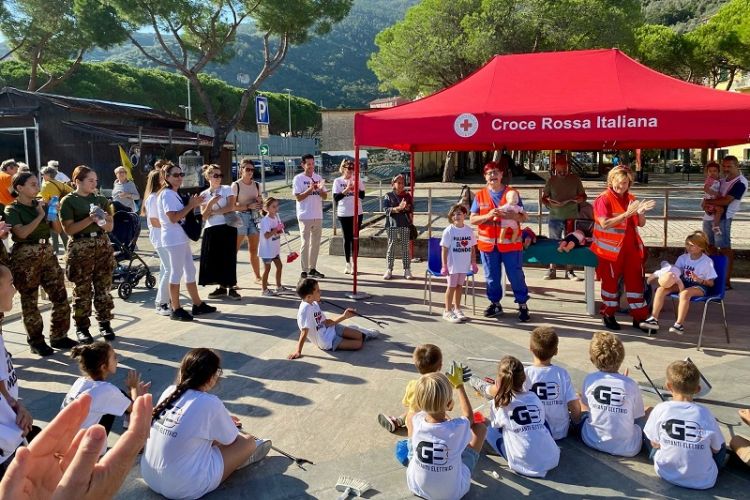 A Cadimare la Croce Rossa spiega ai cittadini le manovre anti-soffocamento