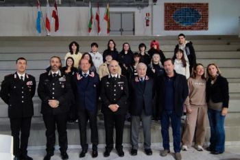 I Carabinieri della Spezia incontrano alunni dell&#039;Istituto «V. Cardarelli» in ricordo dei caduti di Nassirya 