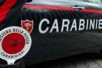 Trovato in auto con una dose di cocaina, patente ritirata