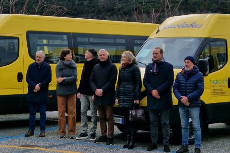 5 scuolabus ibridi per i Comuni dell'area protetta delle Cinque Terre