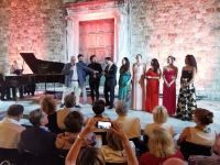 Quando la città diventa un palcoscenico: i cantanti della Masterclass ringraziano Sarzana (video e foto)