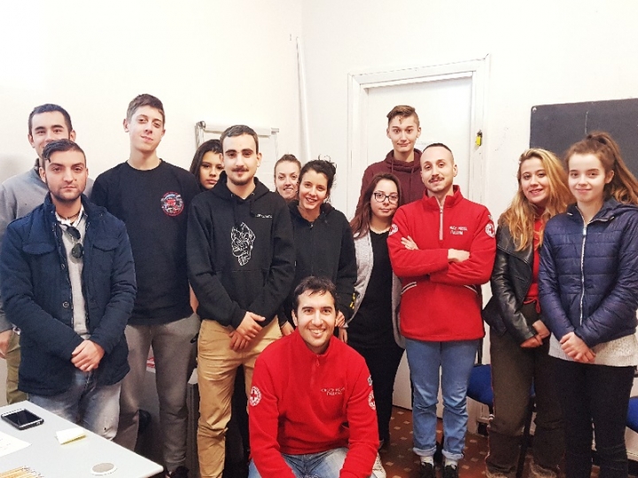 Alternanza scuola-lavoro, 10 studenti dell&#039;Einaudi-Chiodo a lezione con la Croce Rossa