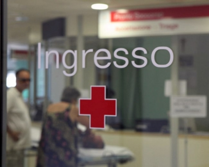 Tenta di rubare un portafoglio al pronto soccorso, ma viene scoperta dalle infermiere