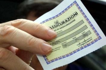 Scoperto a guidare con la patente revocata da 12 anni un&#039;auto priva di assicurazione