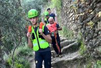 Inciampa sul sentiero, 20enne soccorsa a Vernazza