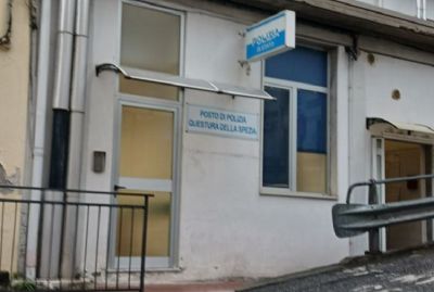 Danneggia una porta dell&#039;ospedale e ha un atteggiamento minaccioso verso i sanitari, denunciato