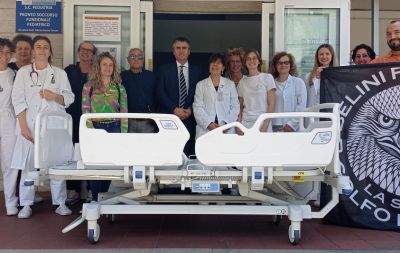 Un nuovo lettino elettrico donato al reparto di pediatria