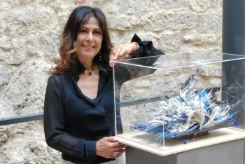 Rosanna Rotondi espone con la personale “Archeofanie. Vesti-entità e apparizioni sottomarine”