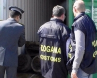 Sequestro di prodotti contraffatti in cinque province, indagine partita dalla Spezia