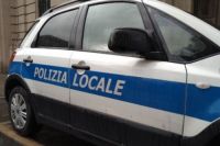 I controlli della Polizia Locale: sanzionati 3 giovani che consumavano stupefacenti e sequestrata una cassa acustica