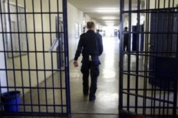 Agente aggredito da un detenuto nel carcere della Spezia