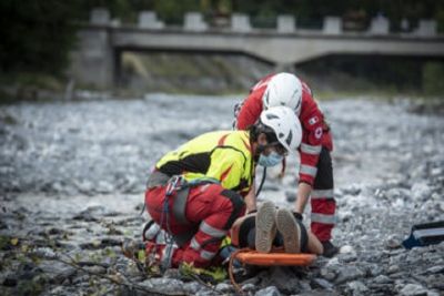 Dopo quasi un&#039;ora il suo cuore riprende a battere, bimba di 6 anni ha rischiato di annegare in piscina