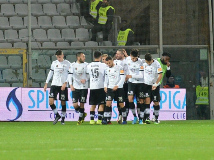 Lo Spezia affronta la sorpresa Juve Stabia per agganciare il terzo posto