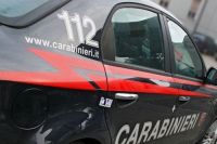 Spaccia nel parcheggio di un supermercato. Giovane arrestato da carabiniere che si fingono clienti