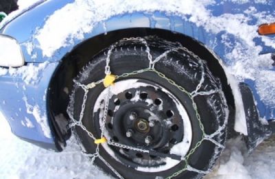Disciplina della circolazione stradale in periodo invernale: obbligo di pneumatici da neve o catene a bordo
