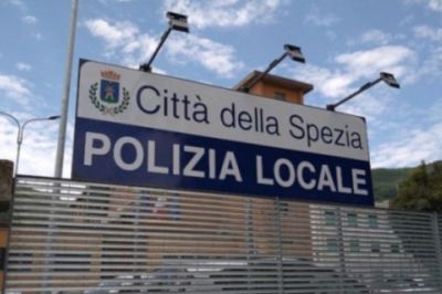Polizia Locale lo ferma perché senza cintura: alla fine quasi 6mila euro di sanzioni e 3 mesi di fermo veicolo