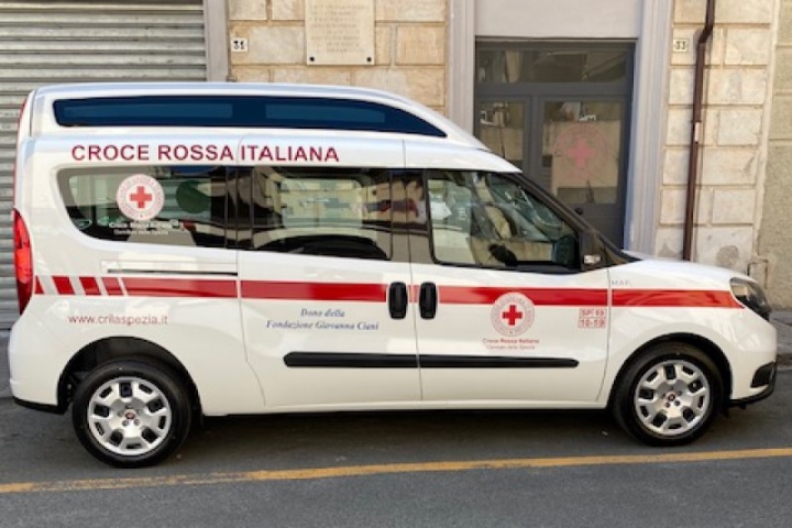 Donazione di 15 mila euro alla Croce Rossa, nuovo mezzo per la consegna di alimenti e farmaci