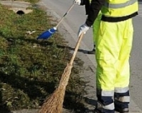 Sfalcio dell&#039;erba a Sarzana, il Comune avvia una nuova procedura di affidamento