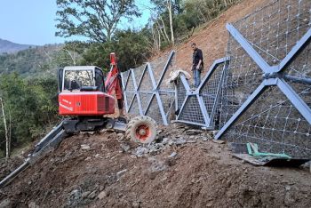 Strada SP8 per Calice: Procedono i lavori lungo tutto il versante franoso 