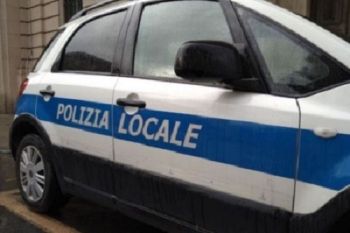 Intervento della Polizia Locale per bivacchi nel quartiere di Rebocco