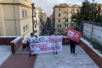 &quot;Rabbia ligure&quot; in piazza: &quot;Vogliamo città davvero ambientaliste e la riforma del diritto allo studio&quot;