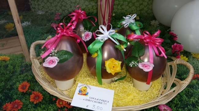 Uova Pasquali fatte con i Palloncini ad Aulla- Massa Carrara da Tanta Festa