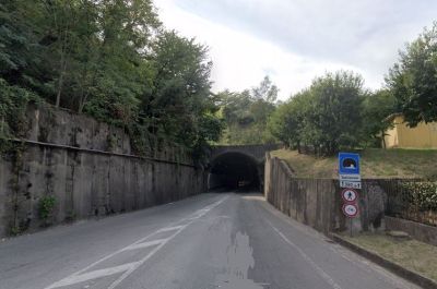 Ubriaco, percorre a piedi la galleria Spallanzani: la Polizia Locale lo &quot;scorta&quot; fuori