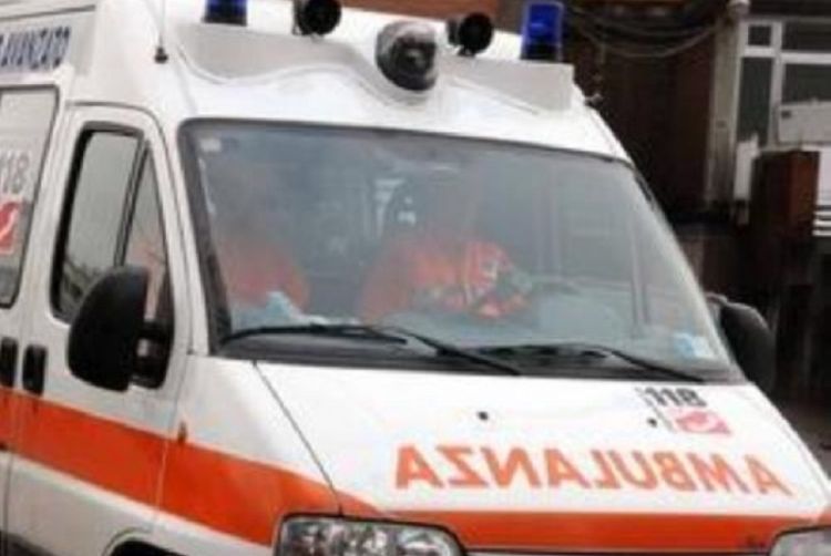 Bimbo investito in via Sarzana, trasportato in codice rosso al Gaslini