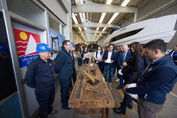 Il Ministro Bernini in visita ai Cantieri Valdettaro della Spezia