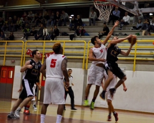 Basket, per le semifinali playoff è di nuovo confronto tra Tarros e CUS