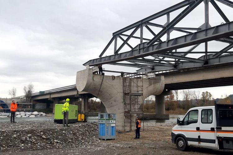 Varato il secondo tratto dell'impalcato del nuovo ponte sul Magra