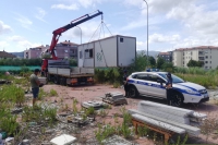 Un container e materiali edili abbandonati, a Santo Stefano una ditta finisce nei guai