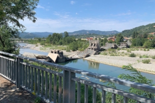 Il ponte di Albiano Magra crollato