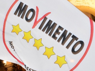 Tosi (M5S): &quot;Toti non smette di deliziarci: prima il via libera a parrucchieri ed estetisti a domicilio, poi cambia idea&quot;