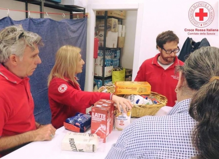 Natale solidale con la Croce Rossa: sabato 15 dicembre raccolta alimentare