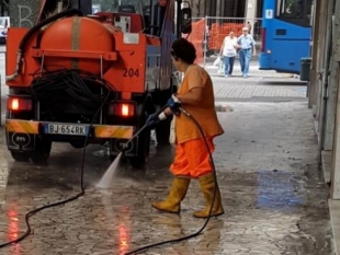 Lavaggio portici, sabato pulizia straordinaria a Fossitermi