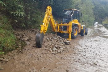 Piccole frane e rami pericolanti, decine di interventi sulle strade provinciali