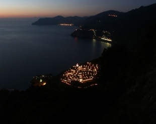 Mario Andreoli accende il Natale nelle Cinque Terre