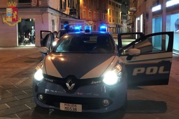 Scene da Far west alla Spezia: dottoressa aggredita da giovane ragazza in pieno centro