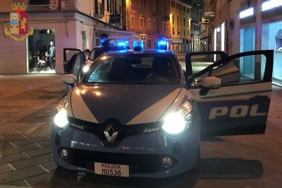 Scene da Far west alla Spezia: dottoressa aggredita da giovane ragazza in pieno centro