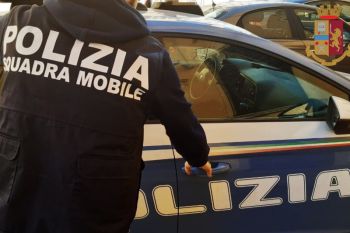 Furto all&#039;interno di un negozio di abbigliamento: due denunciati dalla Squadra Mobile