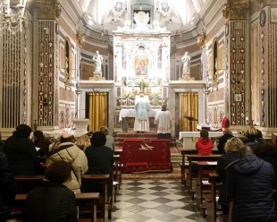 In preghiera al Santuario di Roverano