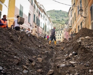 Fango. Cronache di un’alluvione: il libro di Palumbo e Vivaldi venerdì alla Beghi